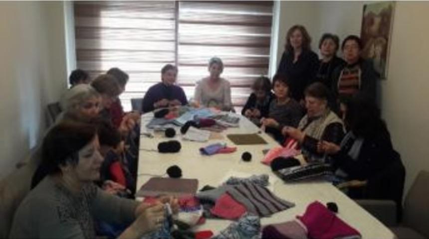 Kardeşlik K&ouml;pr&uuml;s&uuml;n&uuml; İlmek İlmek &Ouml;rd&uuml;ler