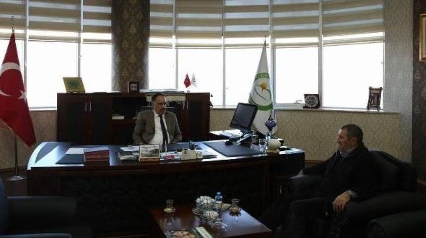 Eski Belediye Başkanı Aras&rsquo;tan Rekt&ouml;r Yılmaz&rsquo;a Ziyaret