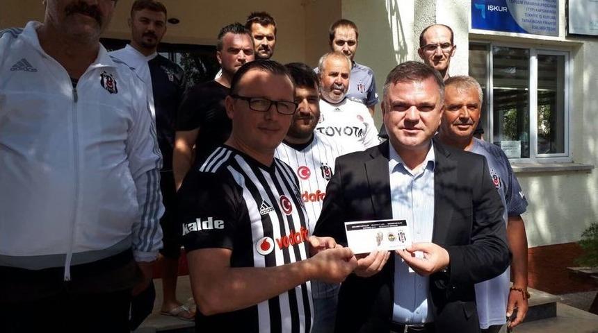 Formalarını Giyip, Kızılay’a Kan Bağışladılar