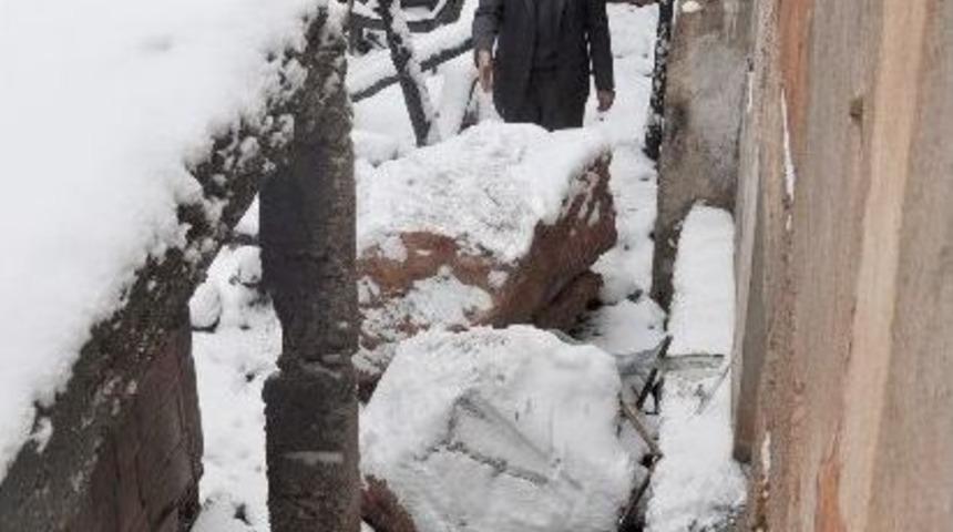 Nallıhan&rsquo;da Toprak Kayması