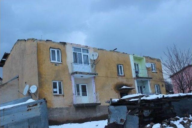 Fırtına Çatıları Uçurdu, Ağaçları Kökünden Söktü 3