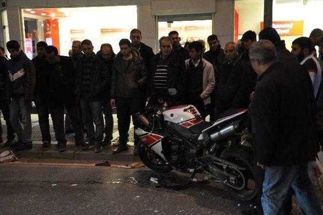 Balıkesir’de Motosiklet Kazası: 2 Yaralı