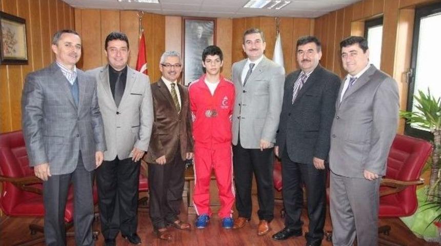 Başarılı &Ouml;ğrenciler &Ouml;d&uuml;llendirildi