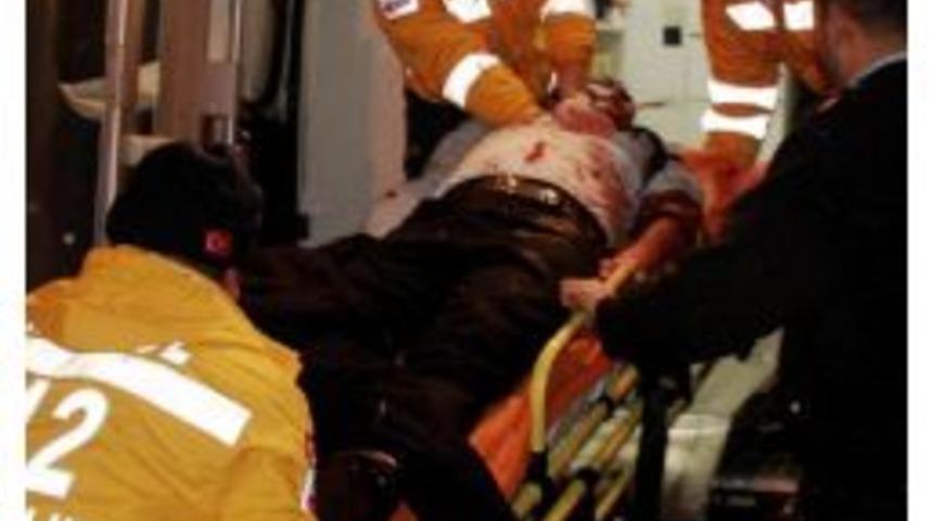 Ek Fotoğraf//istanbul Sultanahmet'te Bombalı Saldırı; Yaralı Polis Hastaneye Getirildi