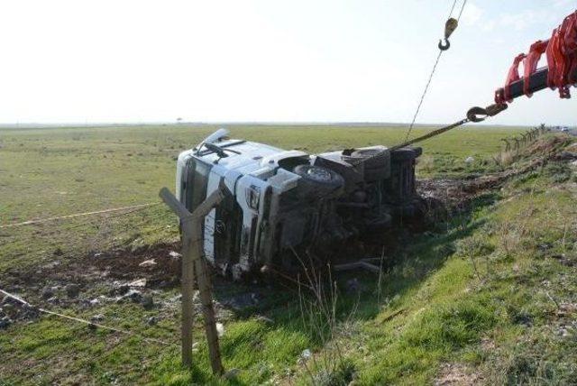 Mayınlı Bölgeye Yuvarlanan Tanker Vinçle Çıkarıldı