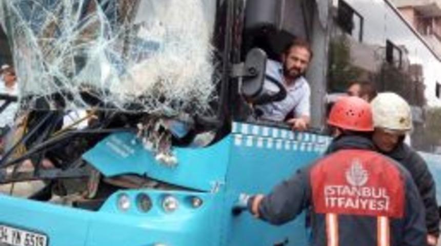 İstanbul&rsquo;da Feci Kaza