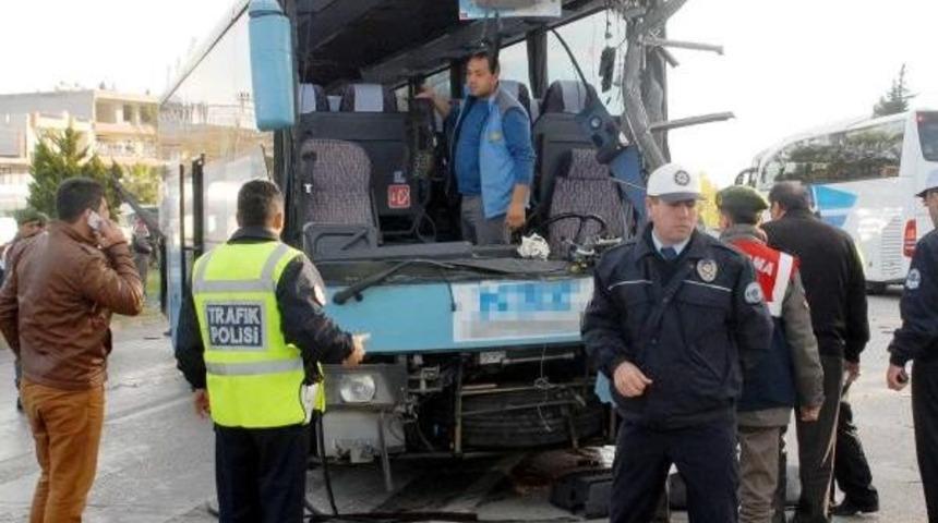 ANTALYA'DA 2 OTOB&Uuml;S &Ccedil;ARPIŞTI: 15 YARALI