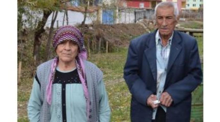 Yaşlı &Ccedil;ift Sahte Doktorlara 4 Bileziğini Kaptırdı