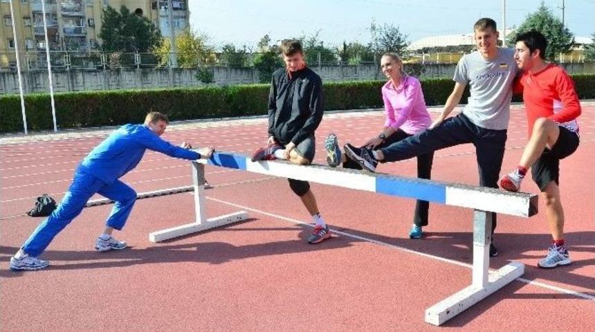 Ukrayna Y&uuml;ksek Atlama Milli Takımı Adana&rsquo;da