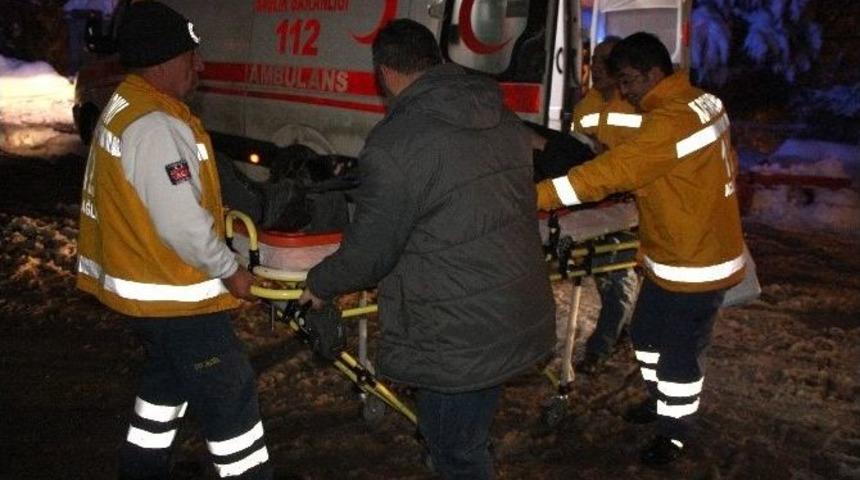 Kar K&uuml;r&uuml;rken &Ccedil;atıdan D&uuml;şt&uuml;