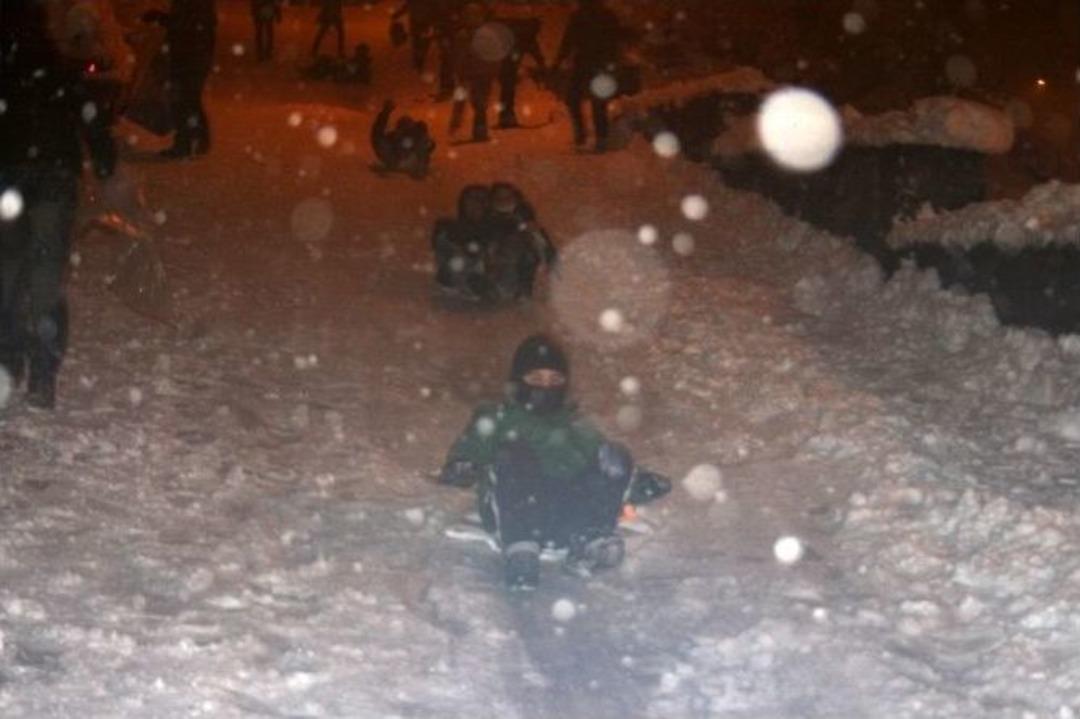 Tatil Bursalıları Sokağa D&ouml;kt&uuml;