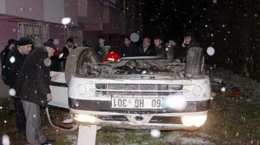 Otomobil 10 Metreden Site Bah&ccedil;esine U&ccedil;tu: 2 Yaralı