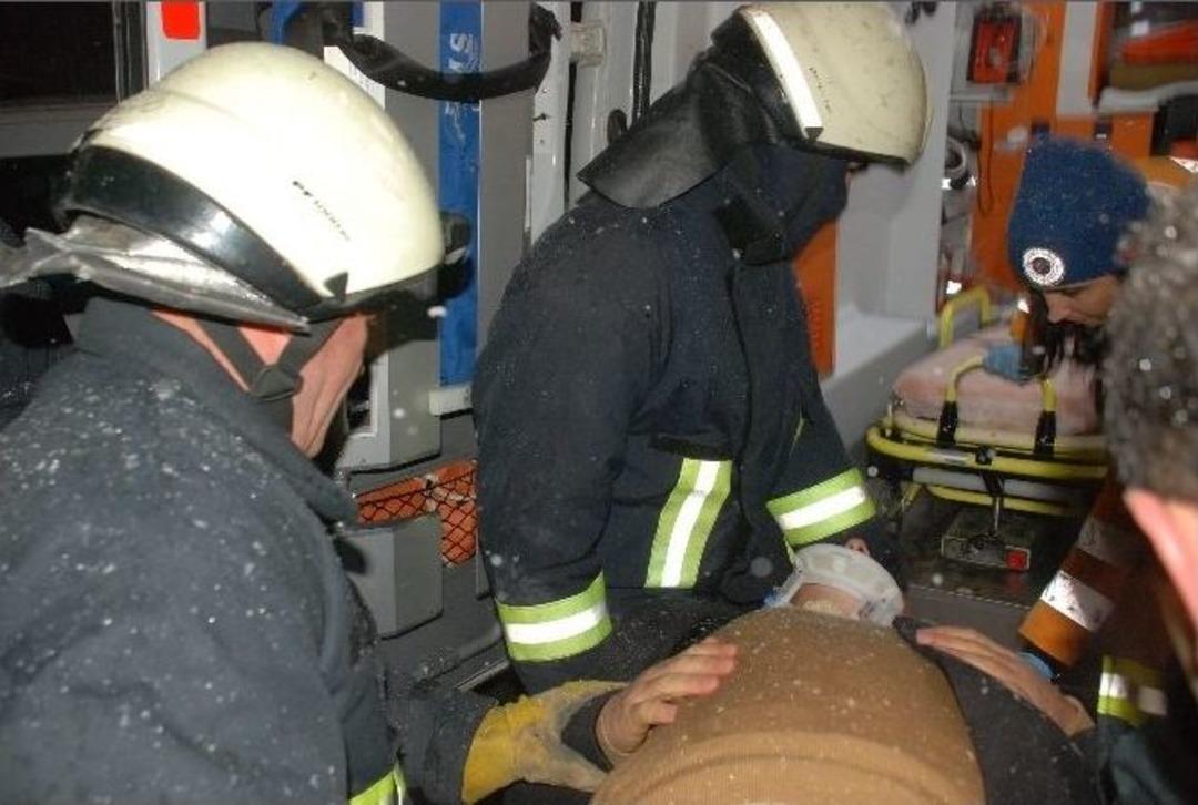 Otomobil Duvardan U&ccedil;tu: 2 Okul M&uuml;d&uuml;r&uuml; Yaralandı