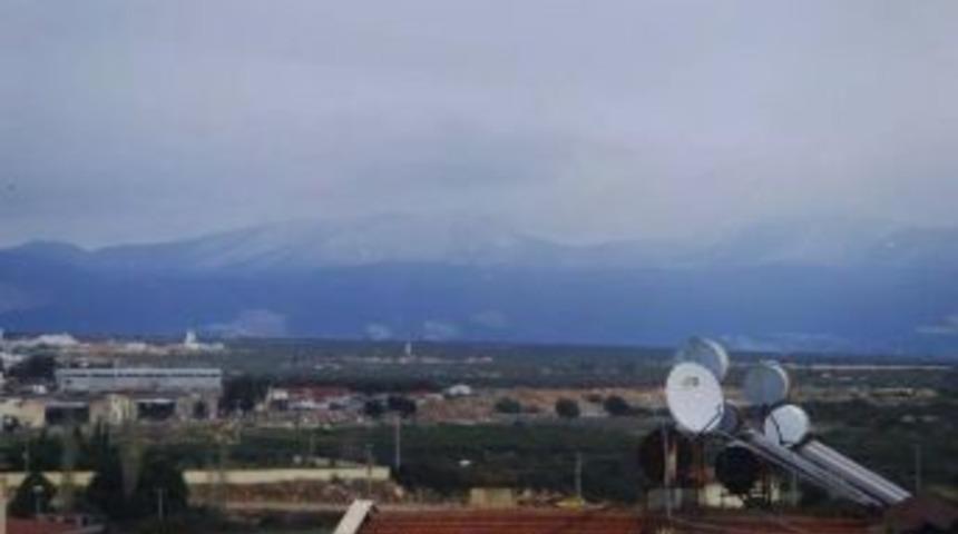 Didim&rsquo;in Dağları Beyaza B&uuml;r&uuml;nd&uuml;