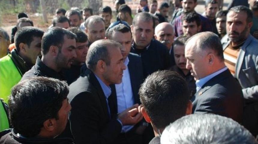 İş&ccedil;iler Yine Yolu Kapatınca Polis M&uuml;dahale Etti