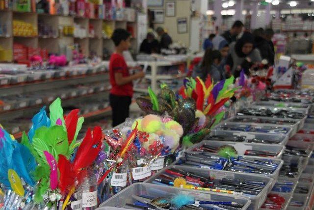 Sivas&rsquo;ta 2 Bin &Ouml;ğrenciye Kırtasiye Yardımı 1