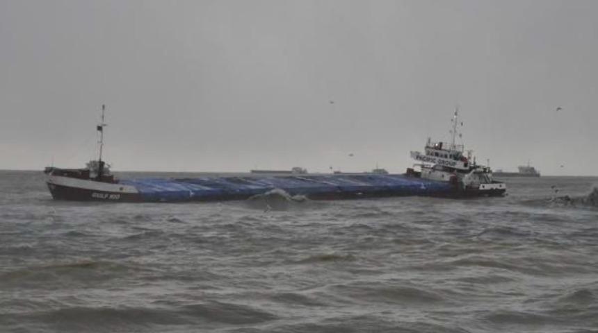 Samsun'da Kuru Y&uuml;k Gemisi Yan Yattı