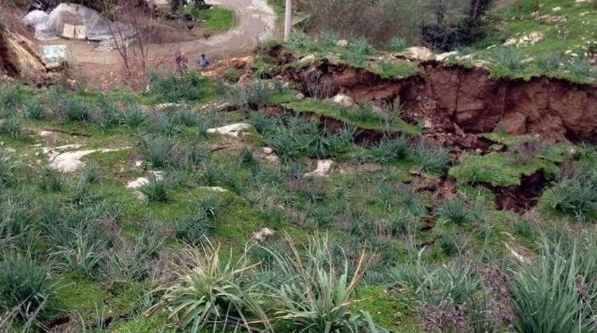 Başkan &Ouml;zakcan, Heyelan Mağdurlarını Ziyaret Etti