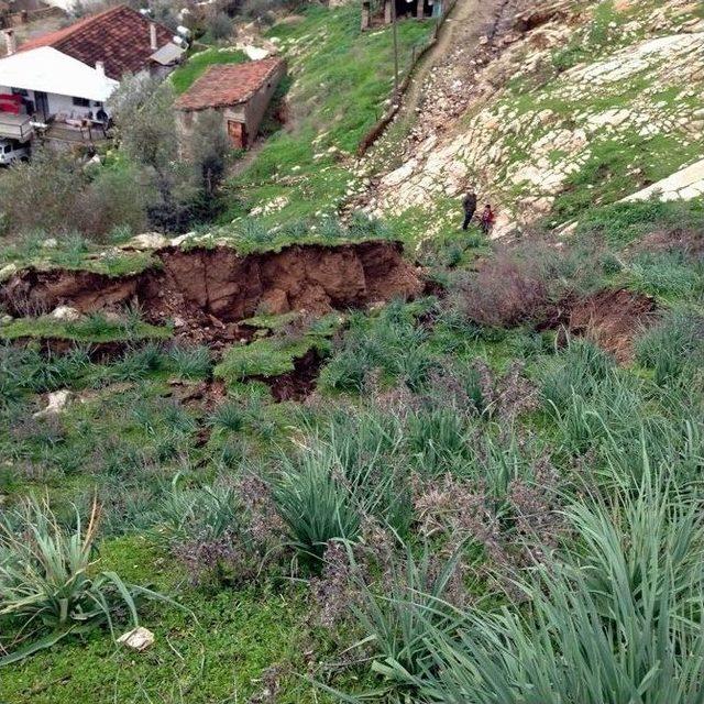 Başkan Özakcan, Heyelan Mağdurlarını Ziyaret Etti