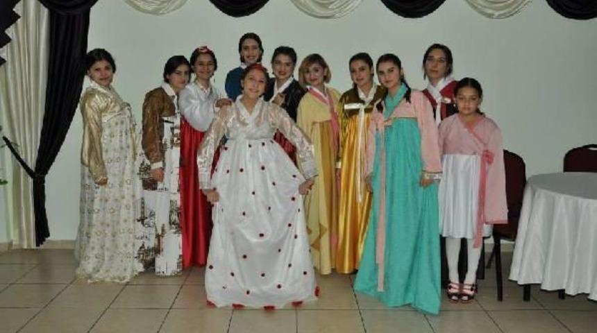 DİZİDE G&Ouml;RD&Uuml;Ğ&Uuml; G&Uuml;NEY KORE GELENEKSEL KIYFETİNİ DİKTİ