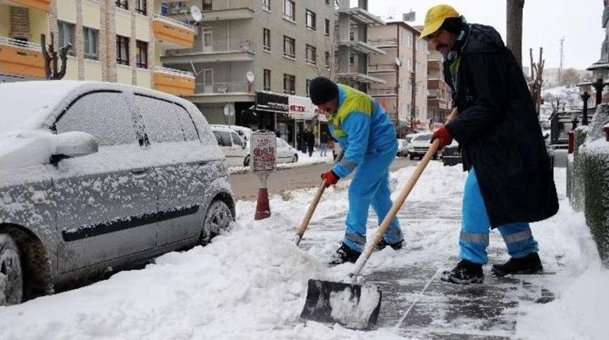 Pursaklar&rsquo;da Yoğun &ldquo;kar Mesaisi&rdquo;