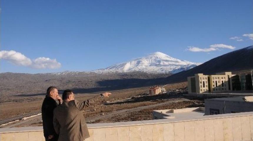 Iğdır Eski Belediye Başkanı&rsquo;ndan Rekt&ouml;r Yılmaz&rsquo;a Ziyaret