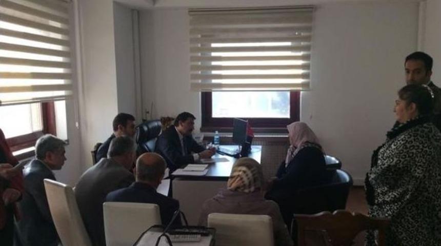 Vatandaş S&ouml;yl&uuml;yor, Başkan Ak Dinliyor