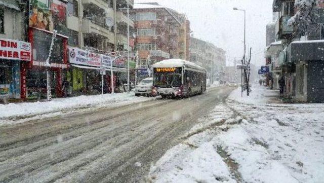 Düzce'de 190 Köy Yolu Ulaşıma Kapandı