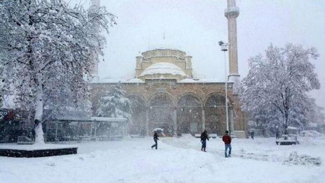 Düzce'de 190 Köy Yolu Ulaşıma Kapandı