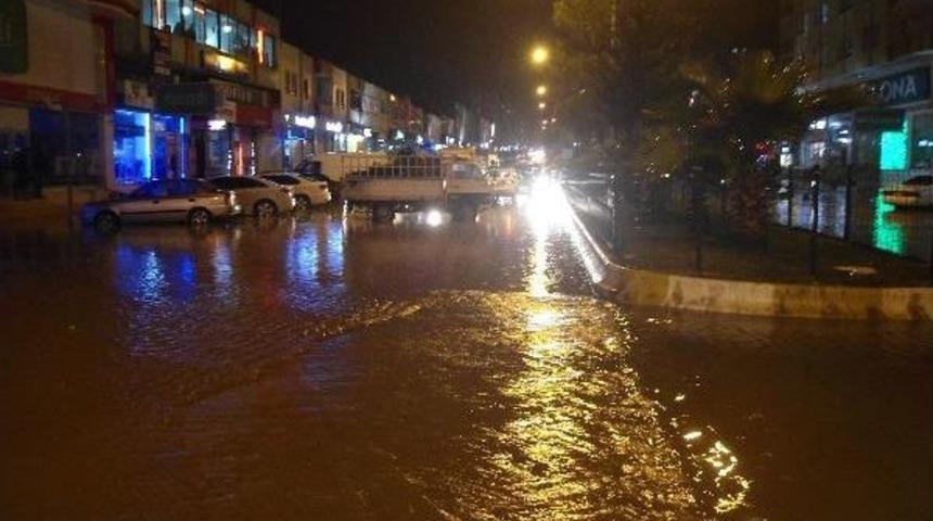 Kahta'da Aşırı Yağış Taşkına Neden Oldu
