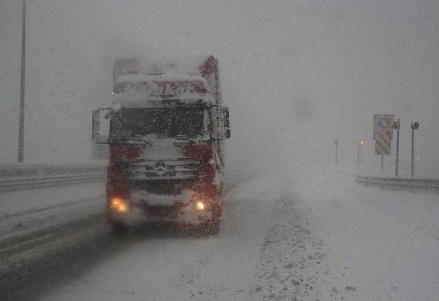 Bolu Dağında Zincirsiz Ara&ccedil; Ge&ccedil;işine İzin Verilmiyor 1