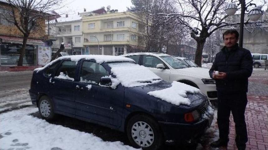 G&ouml;lbaşı İl&ccedil;esine Yılın İlk Karı Yağdı