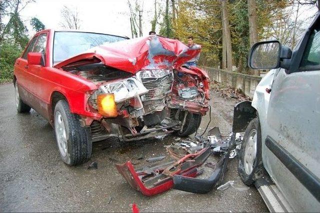 Çaycuma’da Trafik Kazası: Üç Yaralı