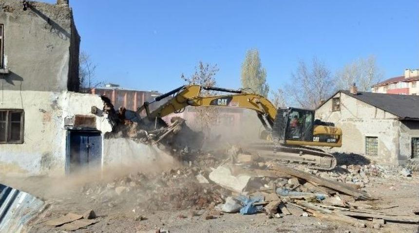 Yakutiye, Yarının Erzurum&rsquo;u İ&ccedil;in Yıkıyor