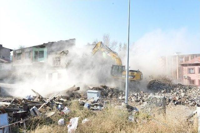 Yakutiye, Yarının Erzurum’u İçin Yıkıyor