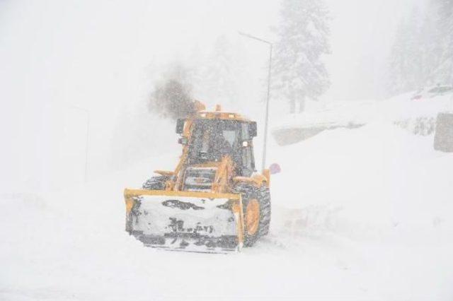 Bursa&rsquo;Da 332 K&ouml;y Yolu Ulaşıma Kapandı 3