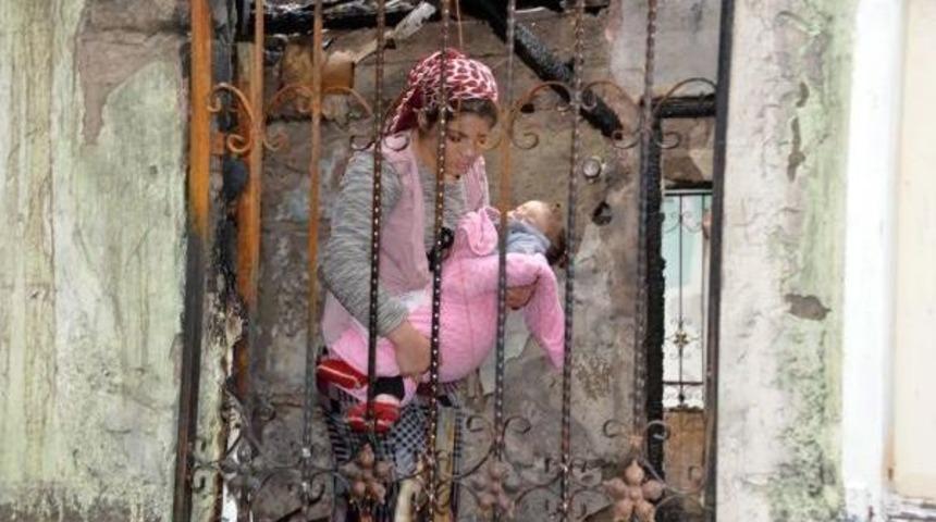 Bebeğini Alvelerden Kurtarırken Yanan Anne Yardım Bekliyor