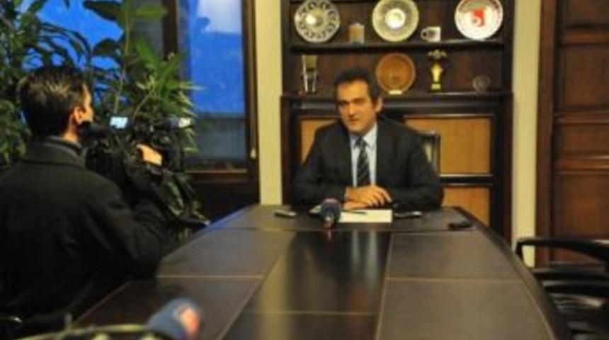 Rekt&ouml;r &Ouml;zer&rsquo;den &Ouml;ğretmenler G&uuml;n&uuml; Mesajı