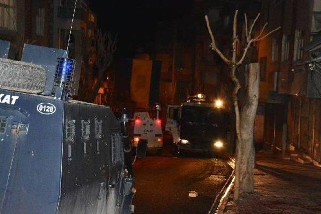 Siirt'te Pkk'lı Göstericiler, Mobese Kameralarına Saldırdı