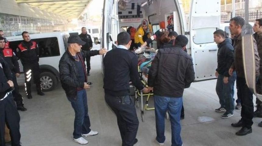 Polisleri Taşıyan Ara&ccedil; Takla Attı: 3 Yaralı
