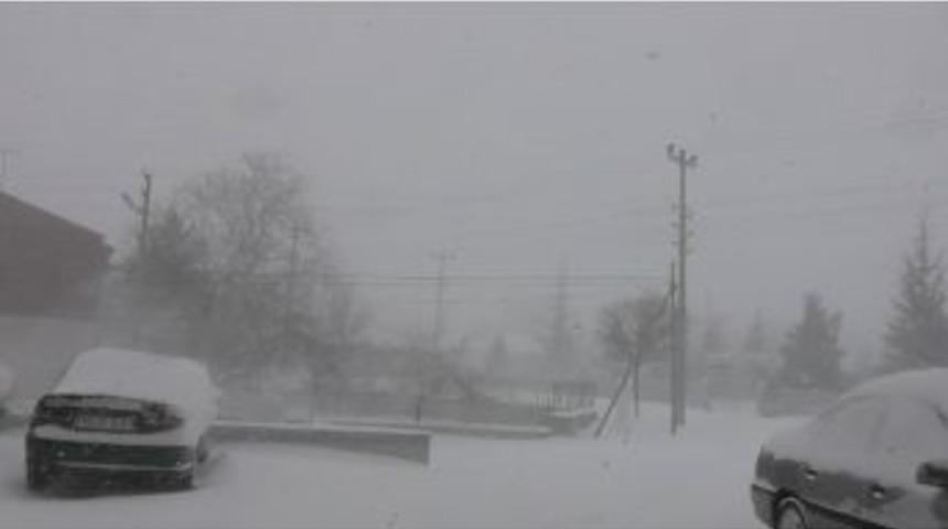 Kulu&rsquo;da Kar Yağışı Hayatı Olumsuz Etkiliyor