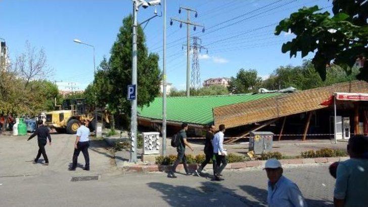 Edirne'de Yeşil Alana Yapılan Kaçak Yapı Yıkıldı