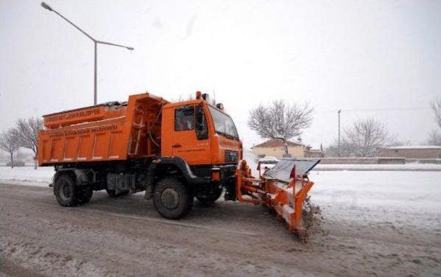 Kayseri'de Kar Yağışı Ulaşımı Etkiledi (2)