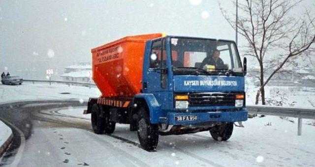 Kayseri'de Kar Yağışı Ulaşımı Etkiledi (2)