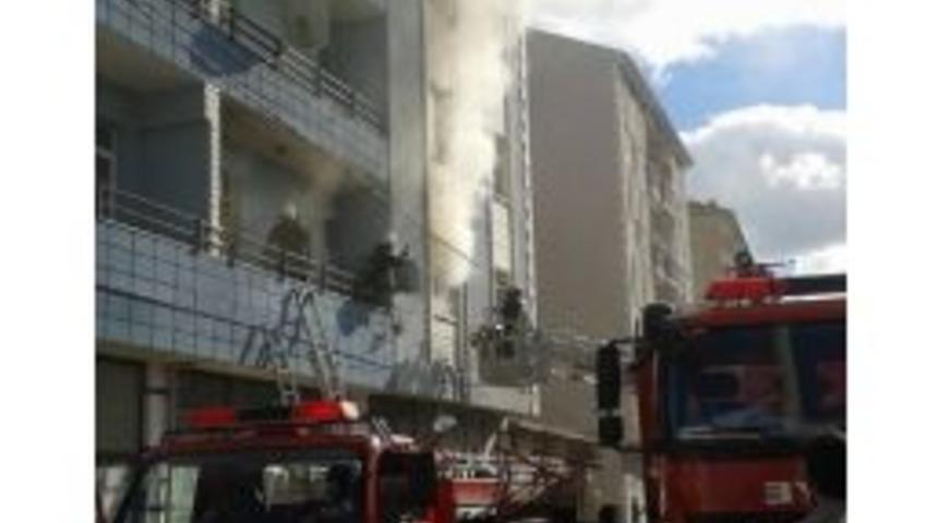 &Ccedil;akmakla Oynayan &Ccedil;ocuk Yangın &Ccedil;ıkardı