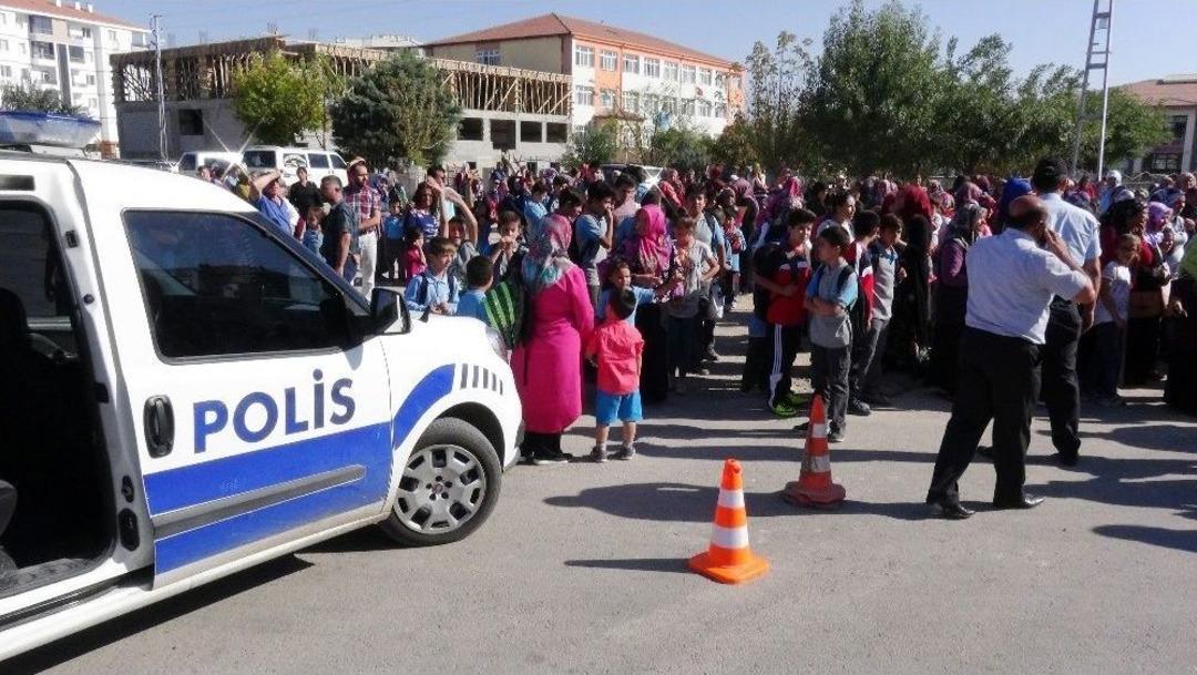 Aksaray&rsquo;da &Ouml;ğrenci Ve Velilerden &Uuml;st Ge&ccedil;it Eylemi