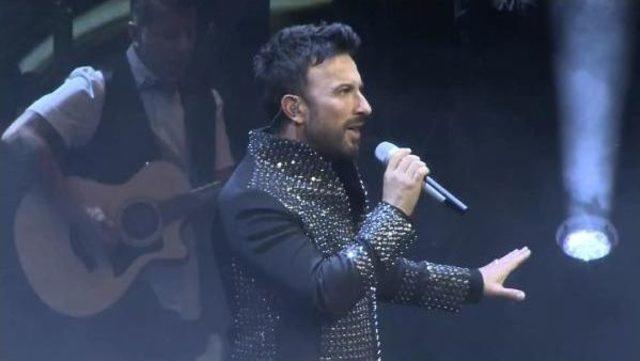 Tarkan Ve Kızıl Ordu Korosu Aynı Sahnede