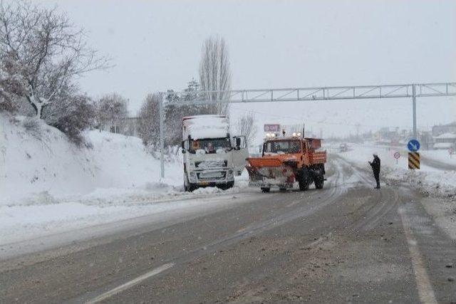 Tosya D-100 Karayolu Trafiğe Kapandı