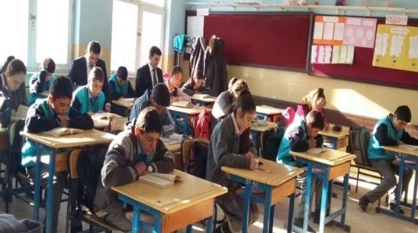 Akyaka&rsquo;da &Ouml;d&uuml;ll&uuml; Kitap Okuma Yarışması