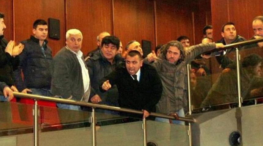 İzmit Belediye Meclisi'nde, Pazar Tezgahı Devir &Uuml;cretine Zam Protestosu